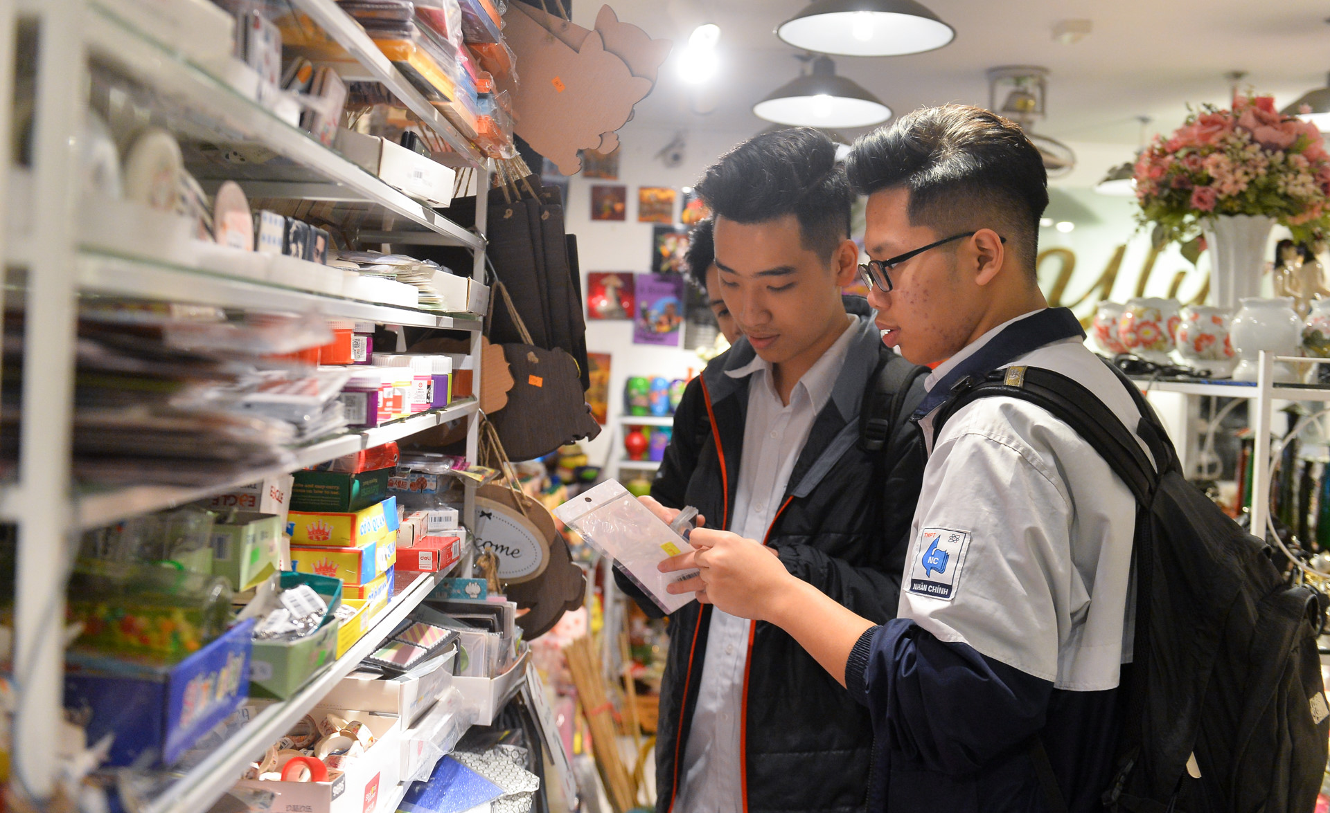 Di 300 km de tang hoa cho vo con ngay 8/3 hinh anh 4 