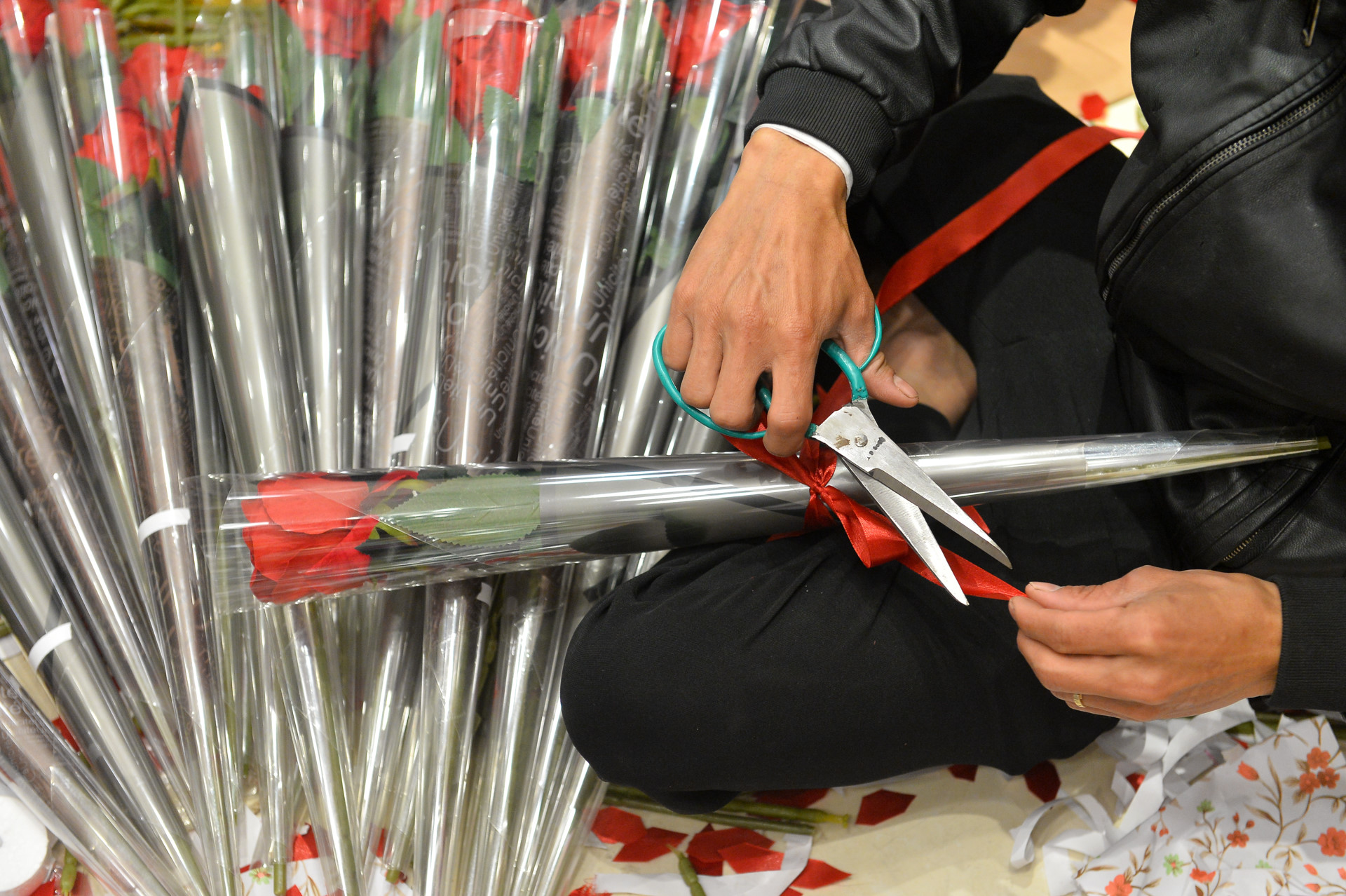 Di 300 km de tang hoa cho vo con ngay 8/3 hinh anh 6 