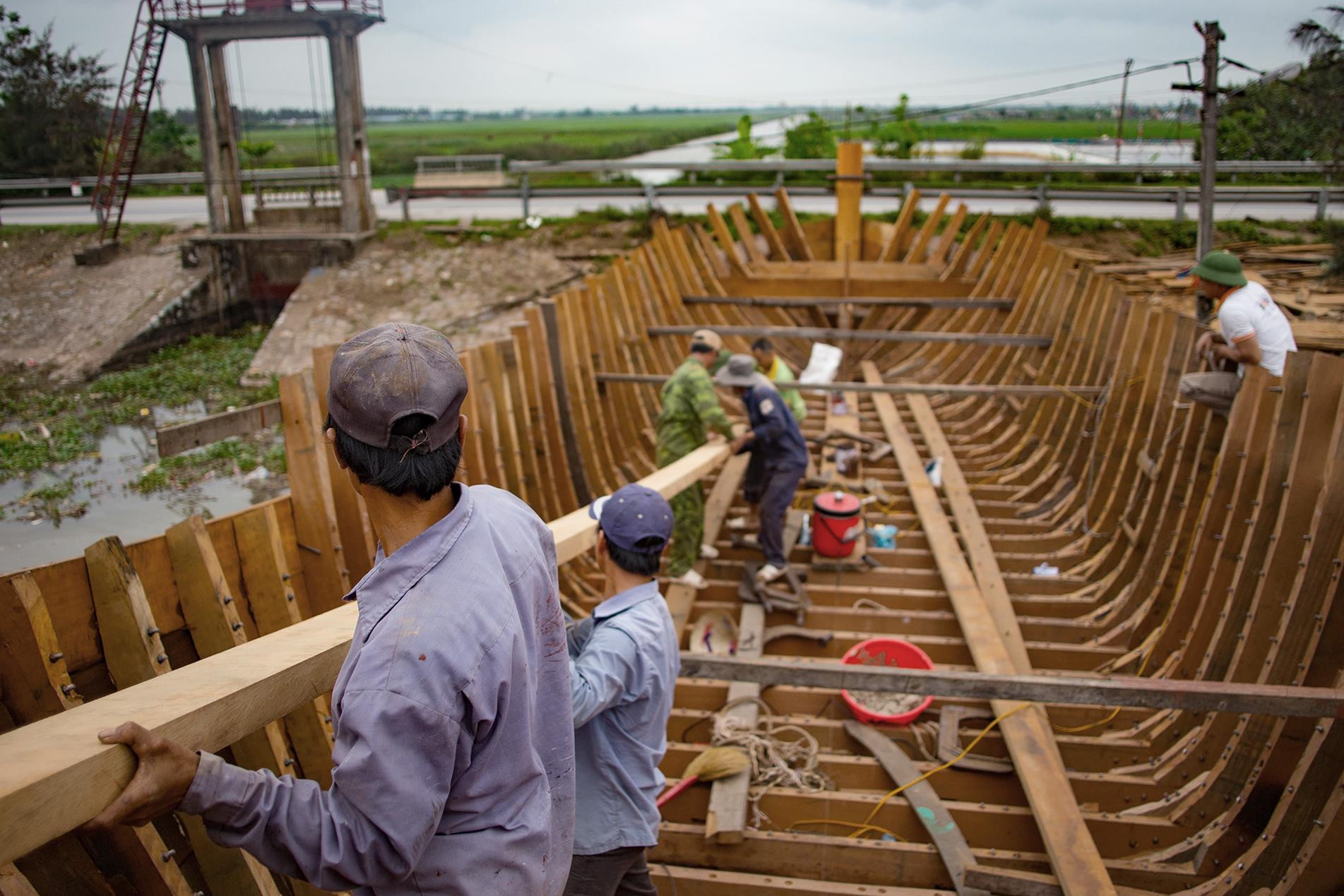 Tau bien tien ty 'made in' Quat Lam hinh anh 7