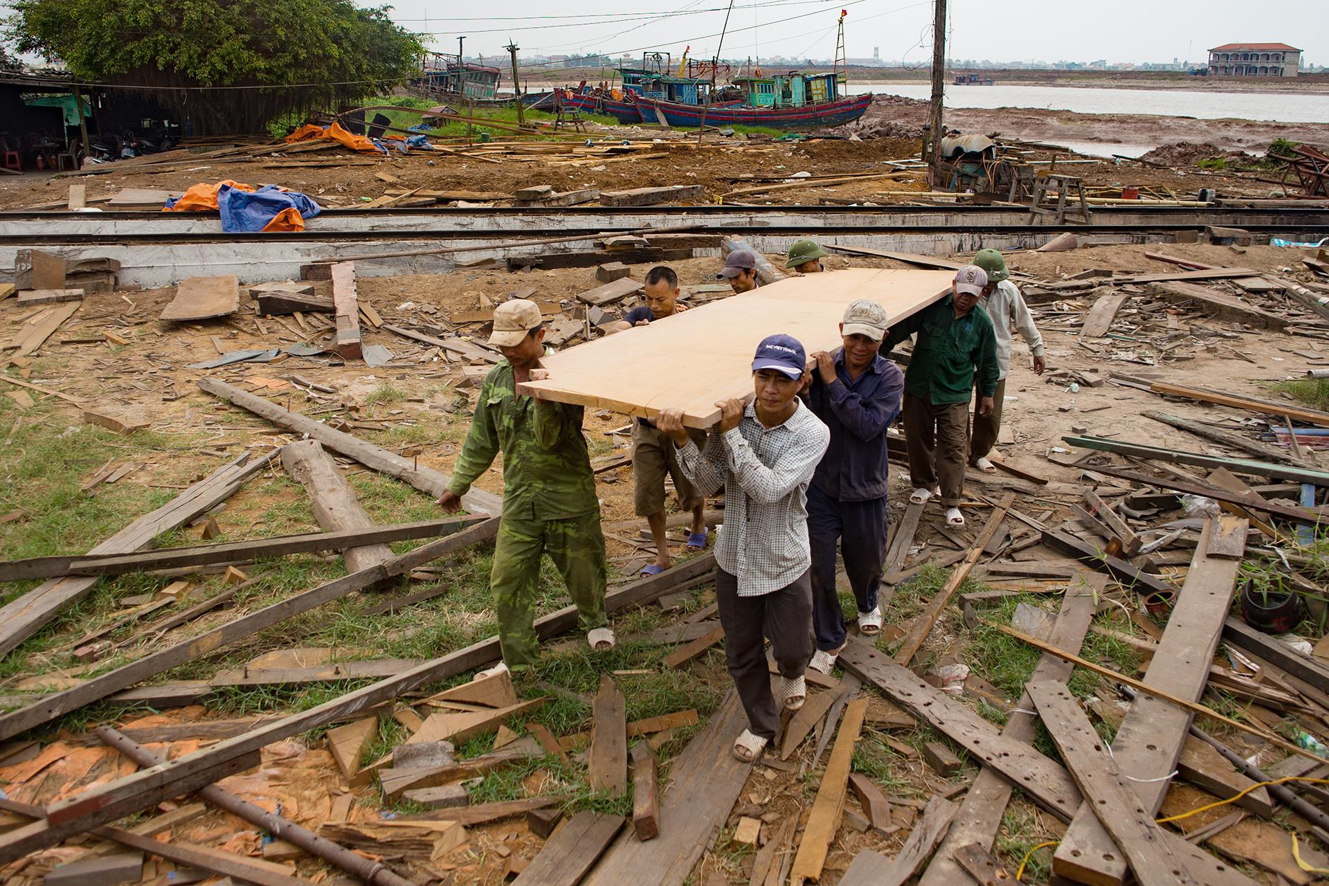 Tau bien tien ty 'made in' Quat Lam hinh anh 6