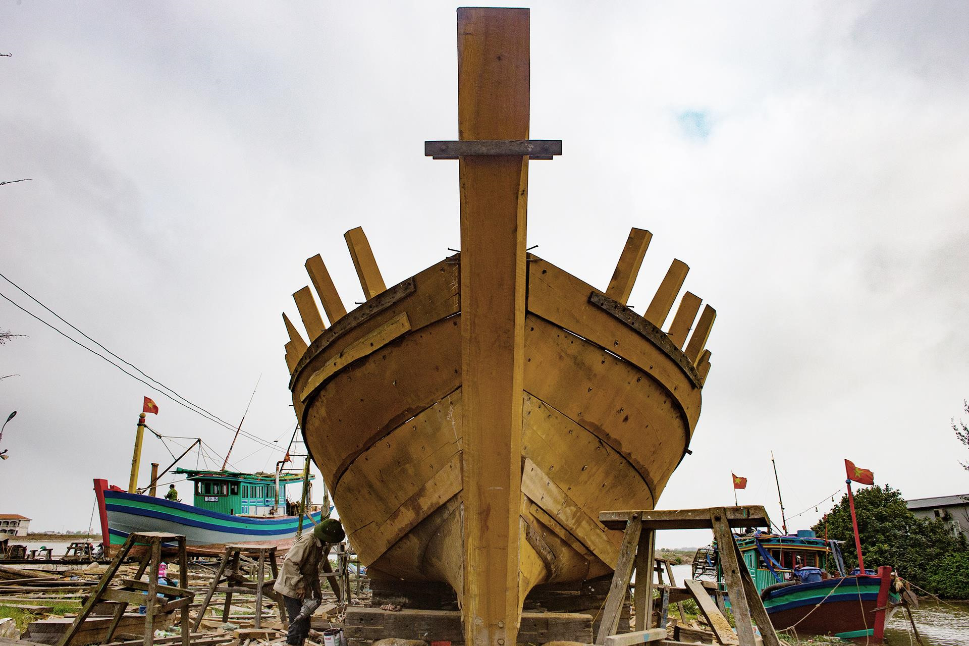 Tau bien tien ty 'made in' Quat Lam hinh anh 9