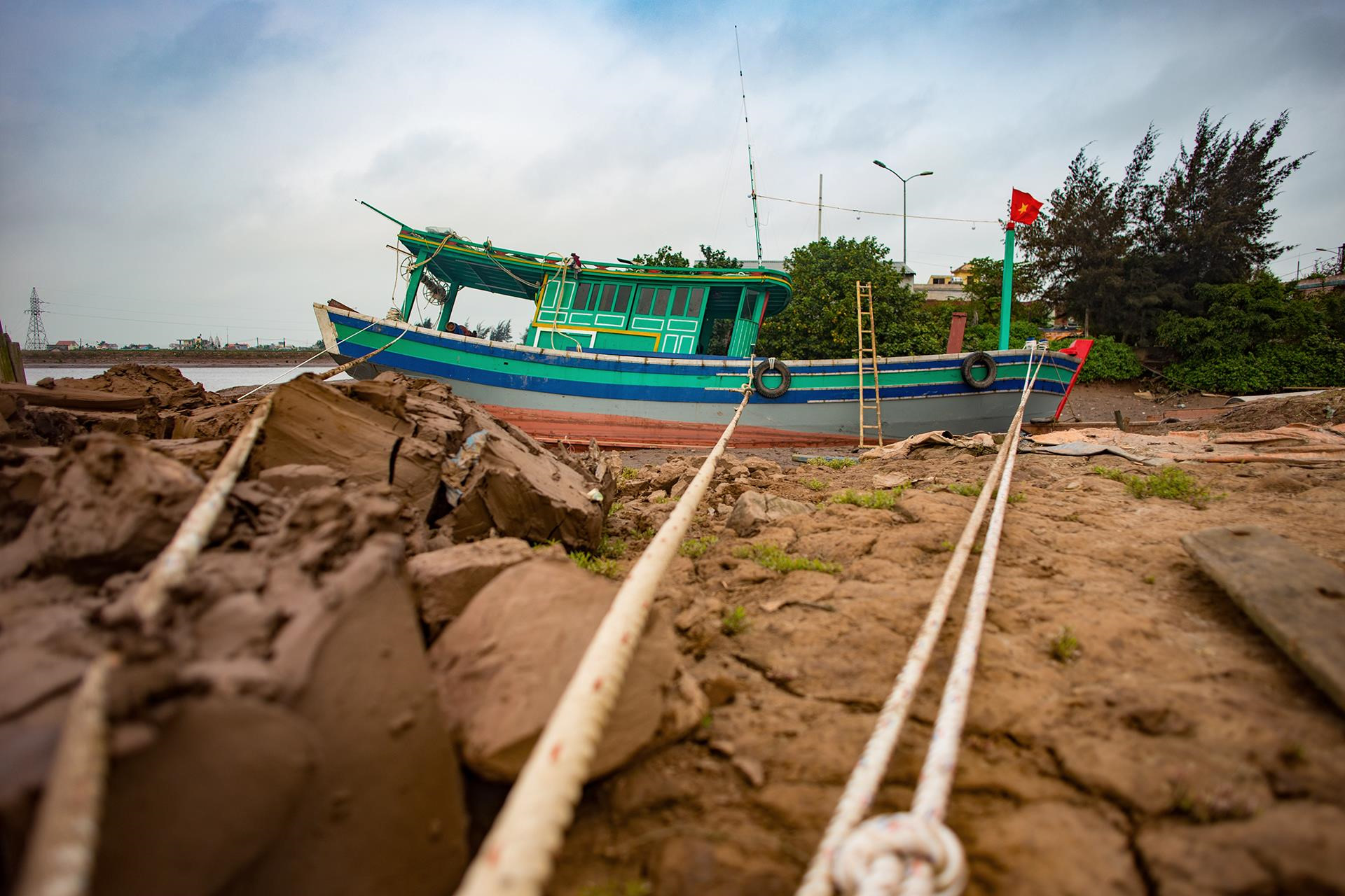 Tau bien tien ty 'made in' Quat Lam hinh anh 13