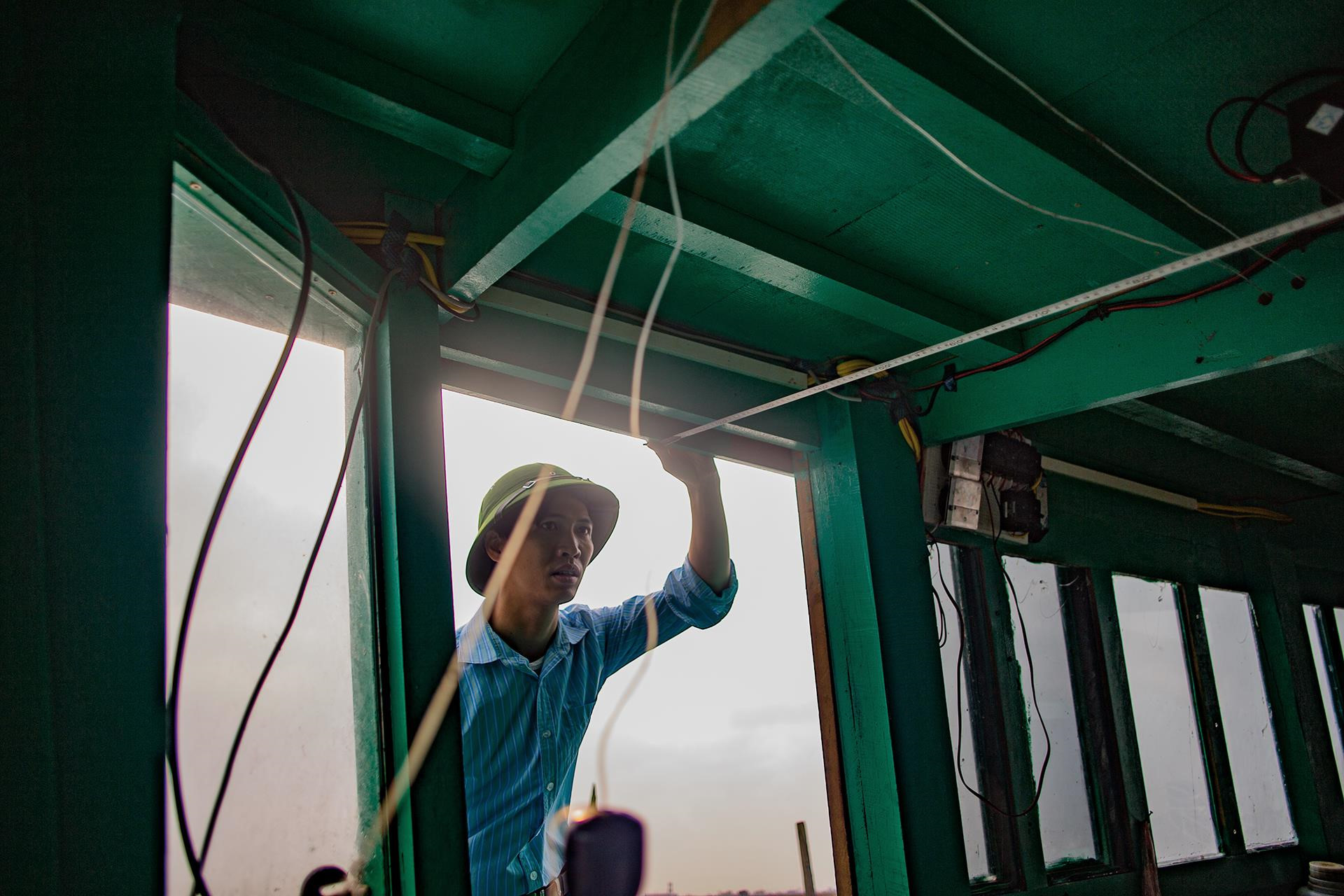 Tau bien tien ty 'made in' Quat Lam hinh anh 14