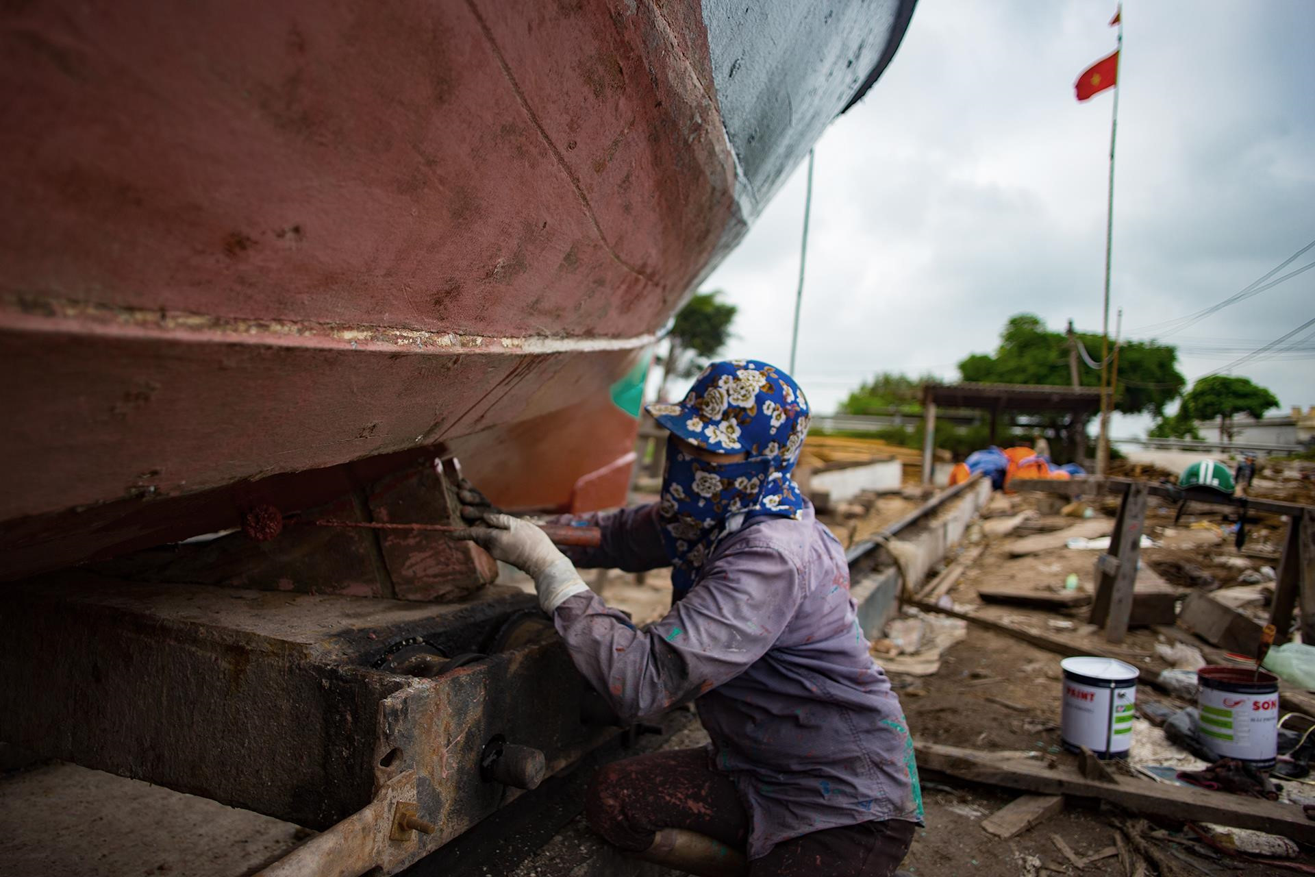 Tau bien tien ty 'made in' Quat Lam hinh anh 19