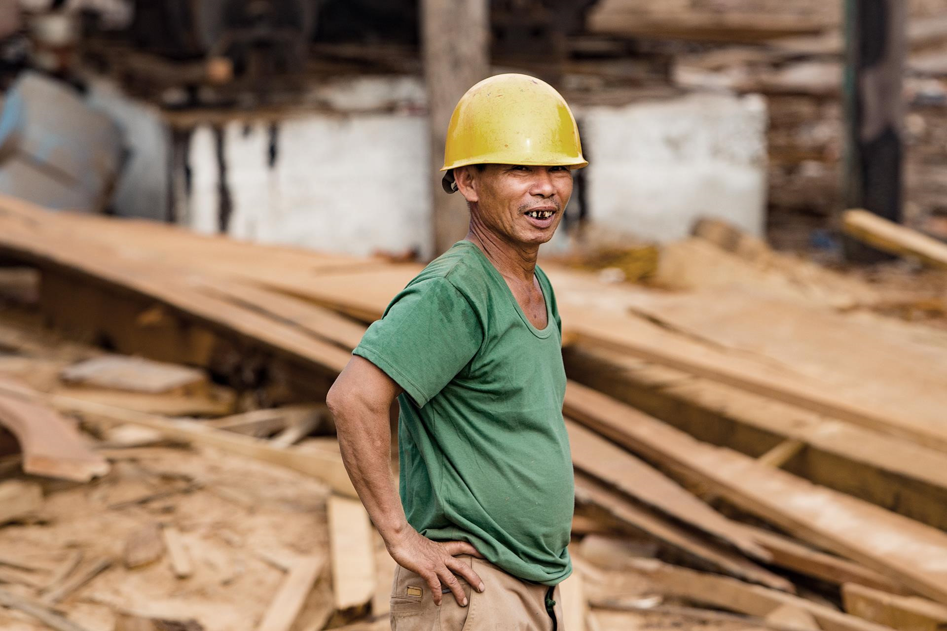 Tau bien tien ty 'made in' Quat Lam hinh anh 5