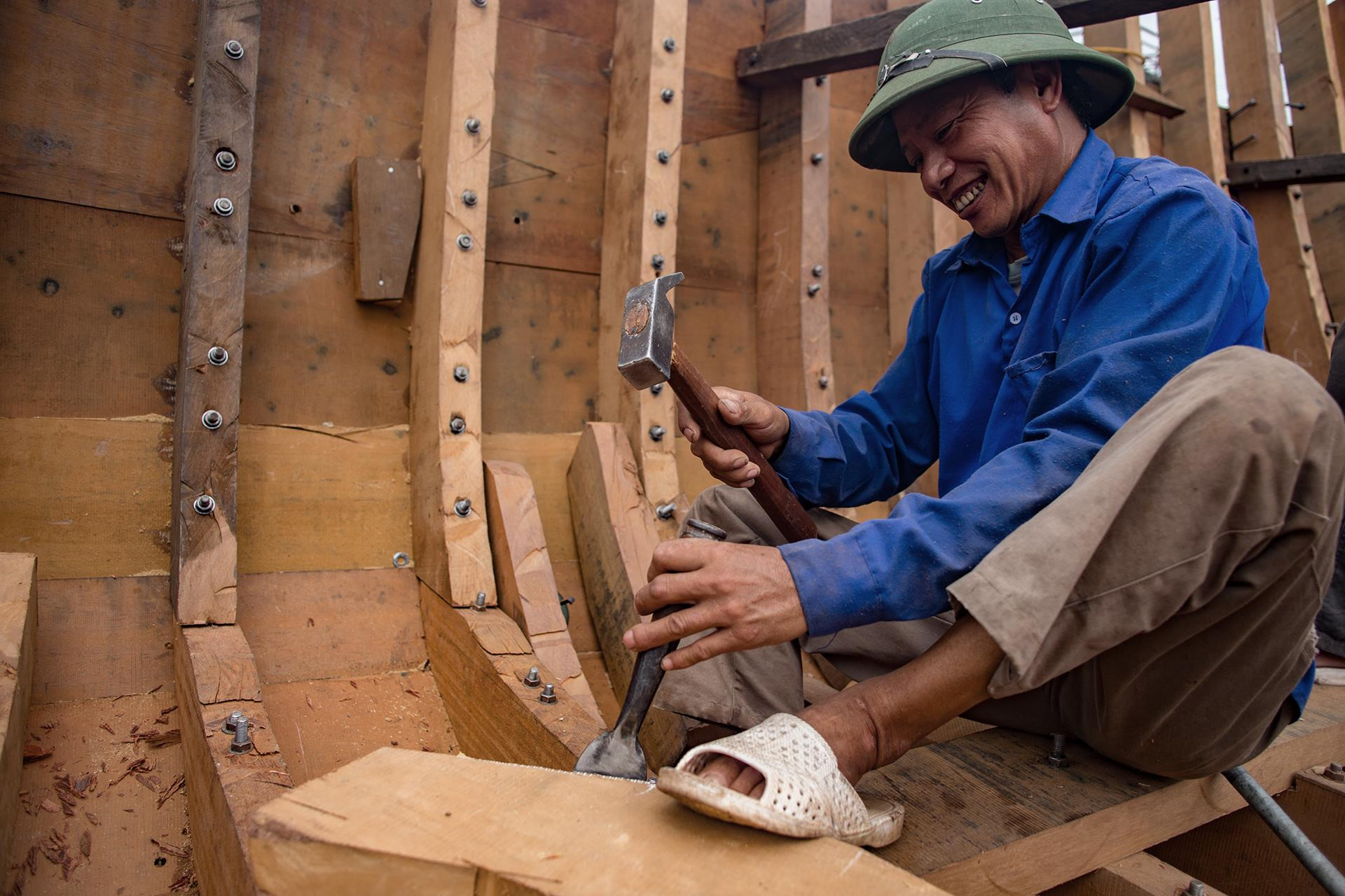 Tau bien tien ty 'made in' Quat Lam hinh anh 4