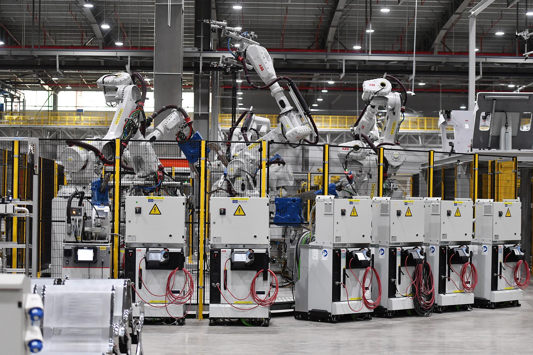 Canh hoi ha san xuat oto ben trong nha may VinFast hinh anh 8 