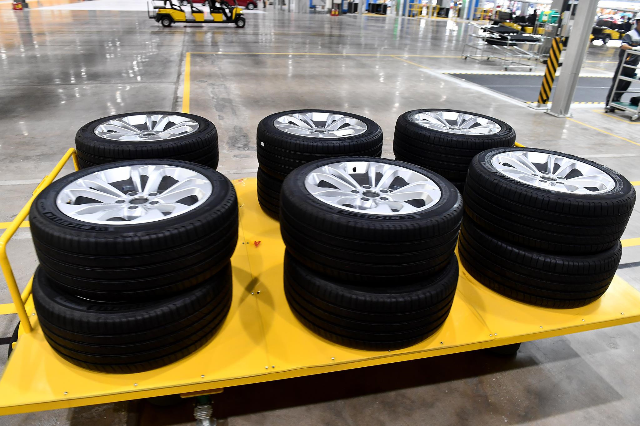 Canh hoi ha san xuat oto ben trong nha may VinFast hinh anh 14 