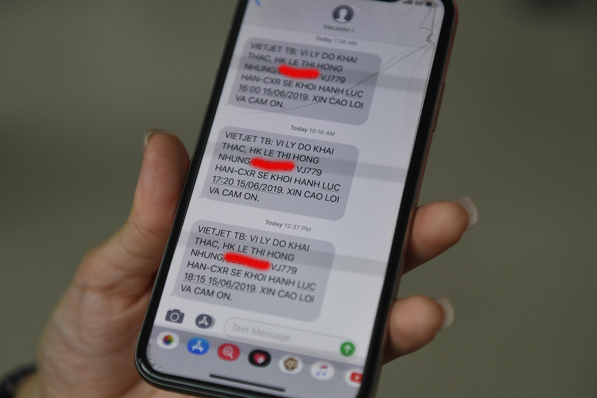 Hanh khach Vietjet Air va vat tai san bay Noi Bai vi bi huy chuyen hinh anh 11 