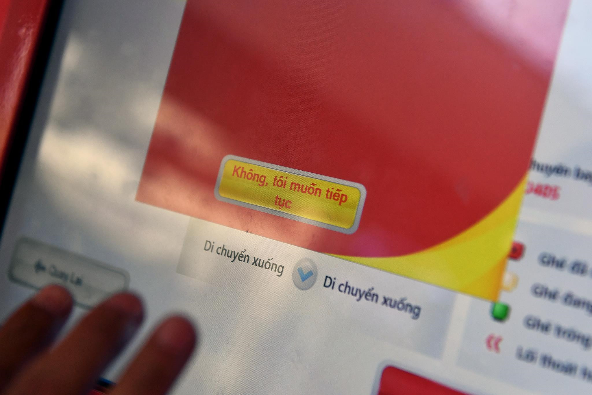 Hanh khach Vietjet Air va vat tai san bay Noi Bai vi bi huy chuyen hinh anh 15 