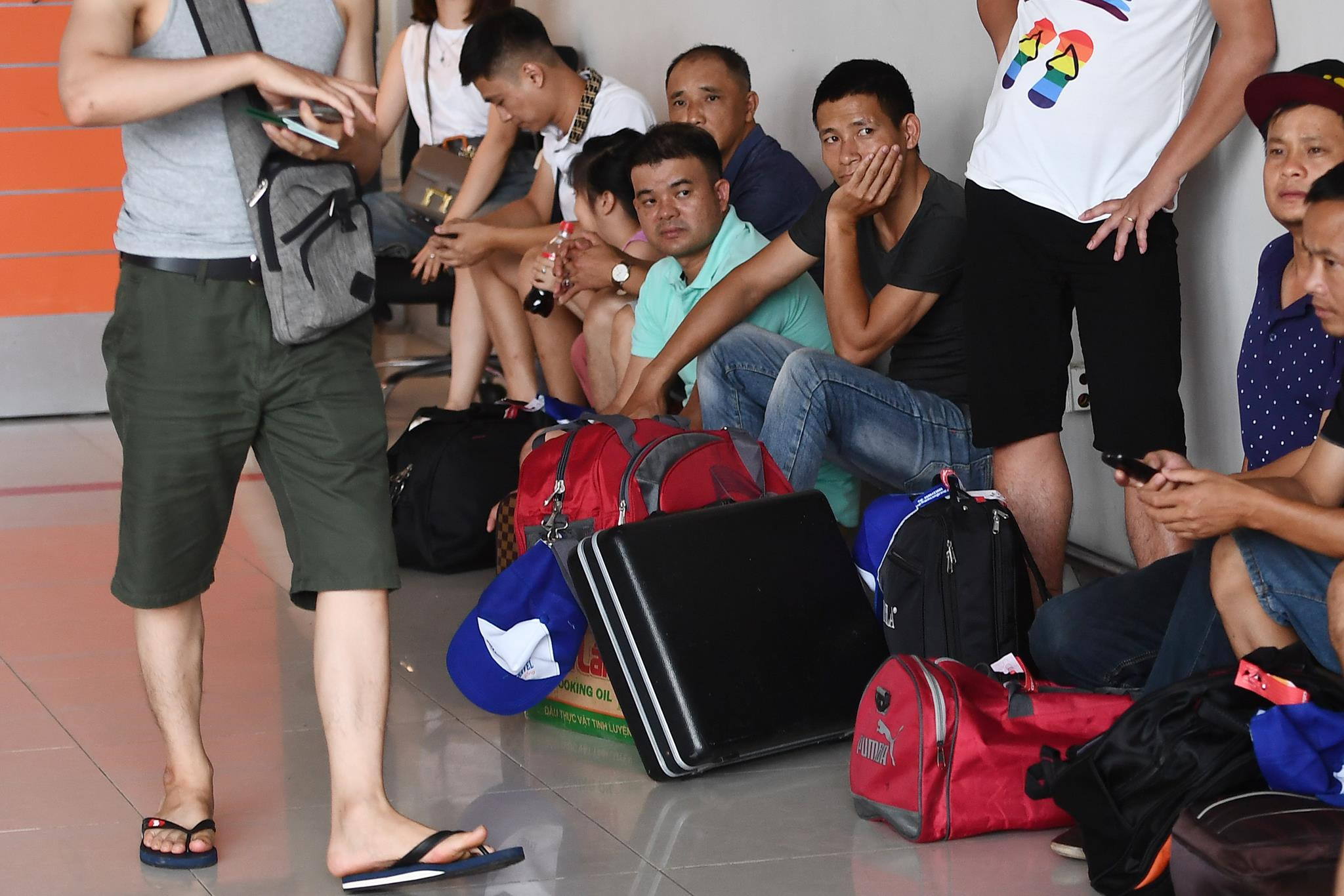 Hanh khach Vietjet Air va vat tai san bay Noi Bai vi bi huy chuyen hinh anh 8 