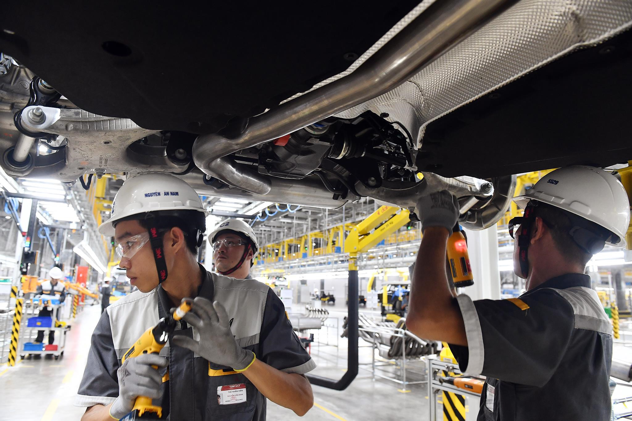 Canh hoi ha san xuat oto ben trong nha may VinFast hinh anh 11 