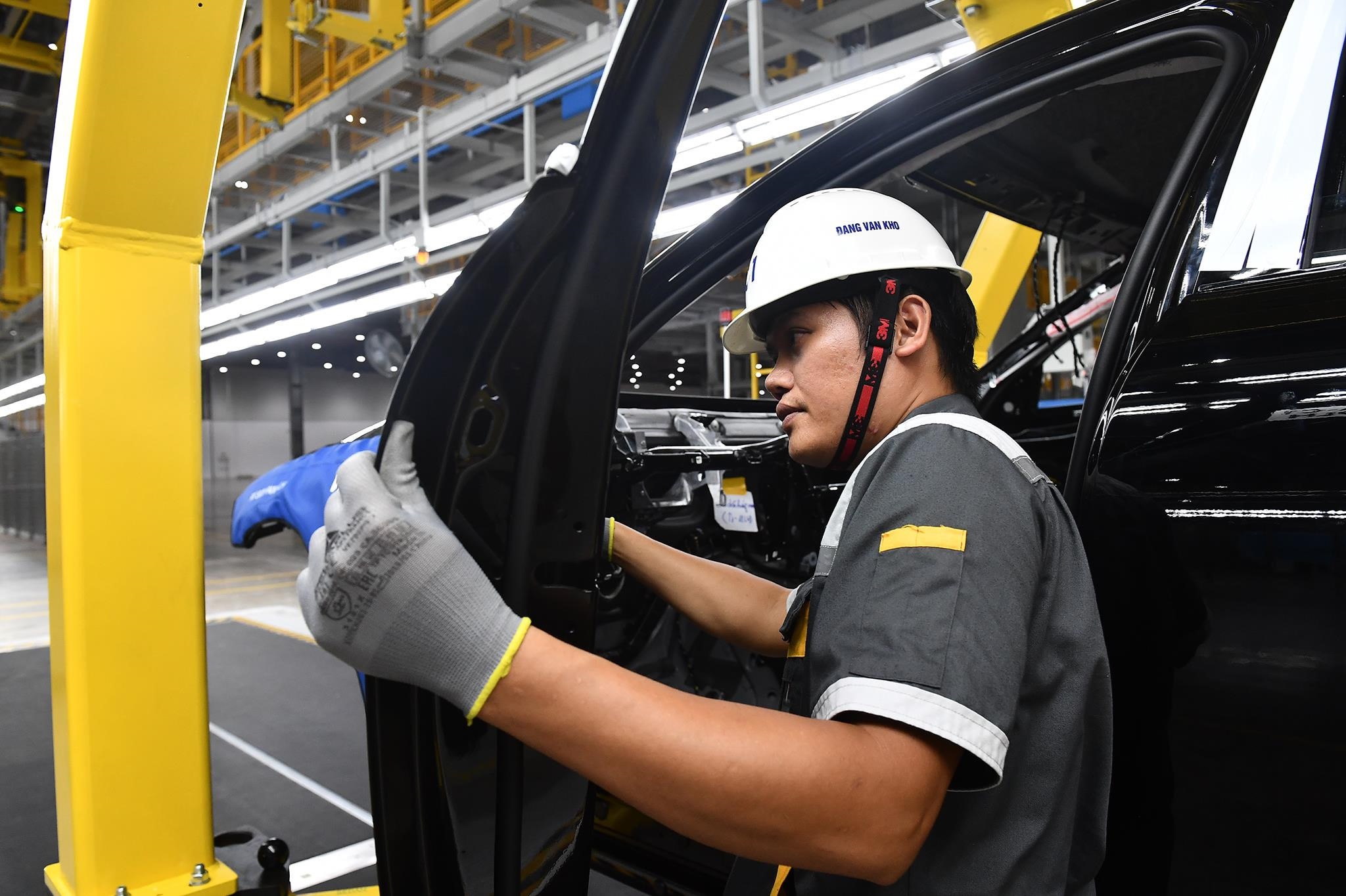 Canh hoi ha san xuat oto ben trong nha may VinFast hinh anh 6 