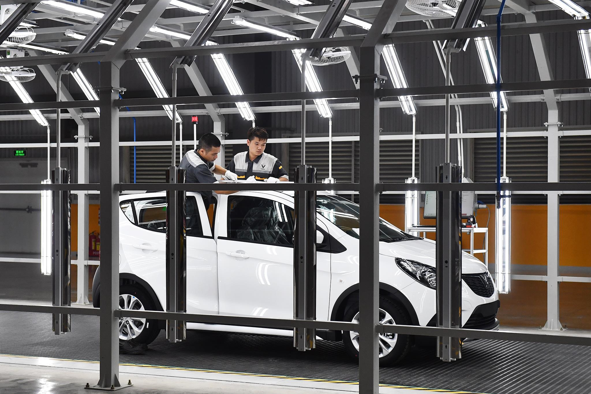 Canh hoi ha san xuat oto ben trong nha may VinFast hinh anh 18 