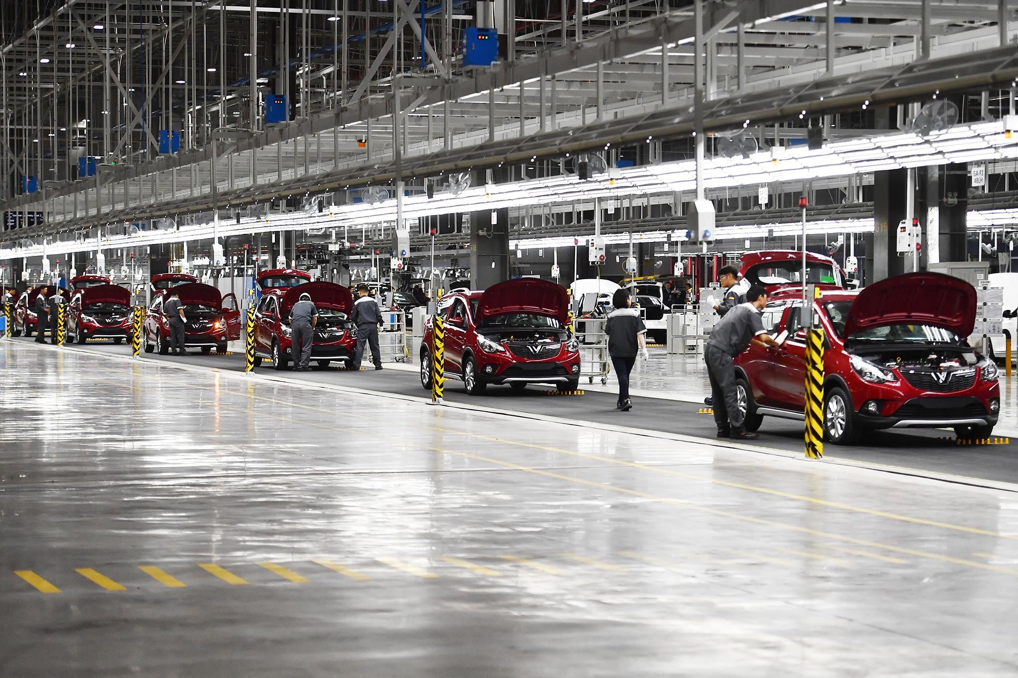 Canh hoi ha san xuat oto ben trong nha may VinFast hinh anh 19 