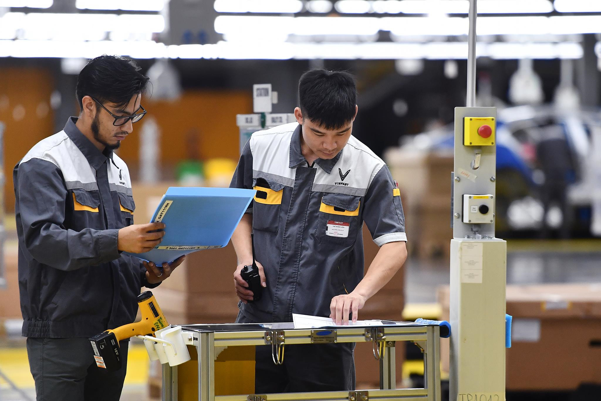 Canh hoi ha san xuat oto ben trong nha may VinFast hinh anh 4 