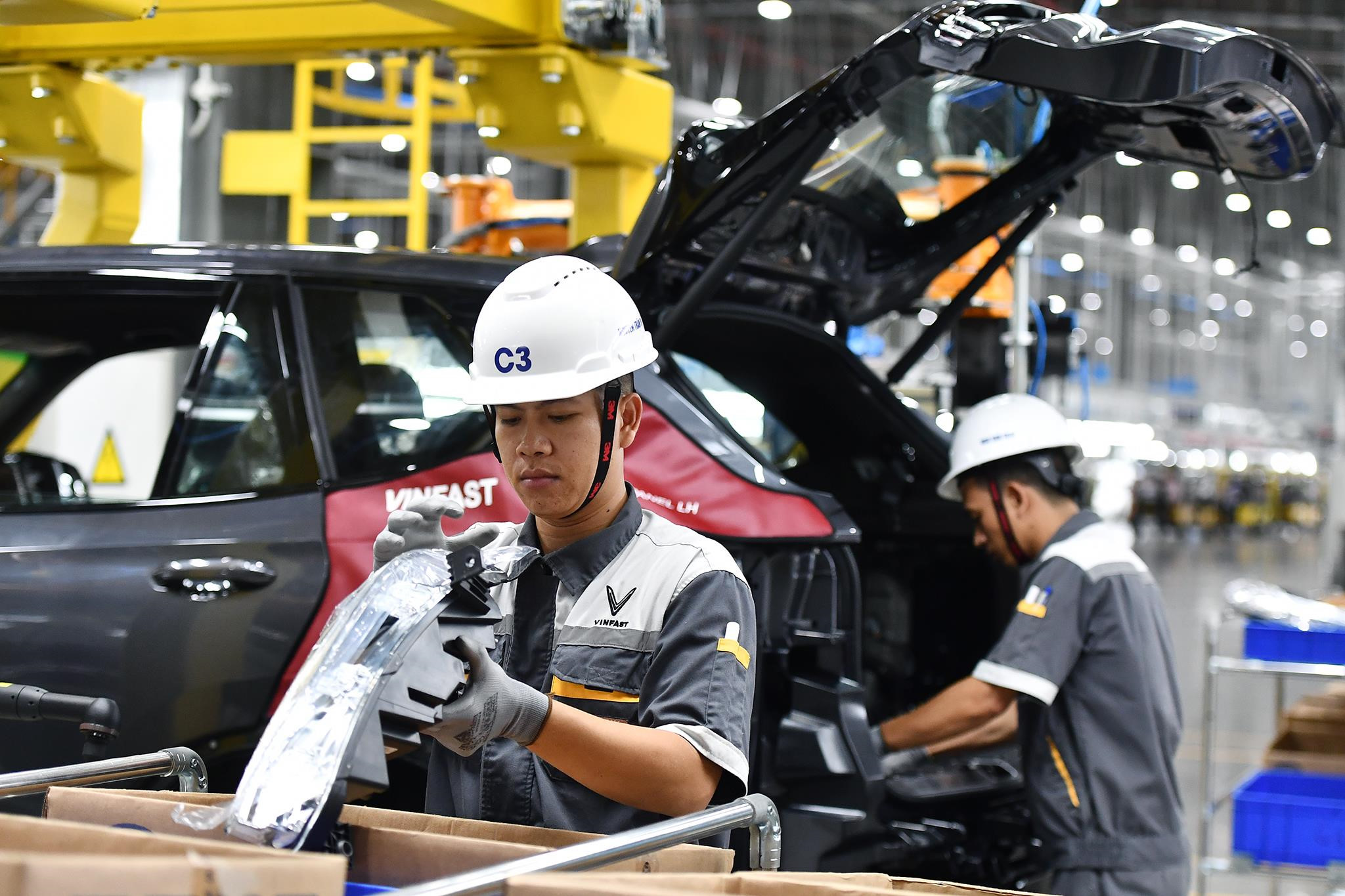 Canh hoi ha san xuat oto ben trong nha may VinFast hinh anh 10 