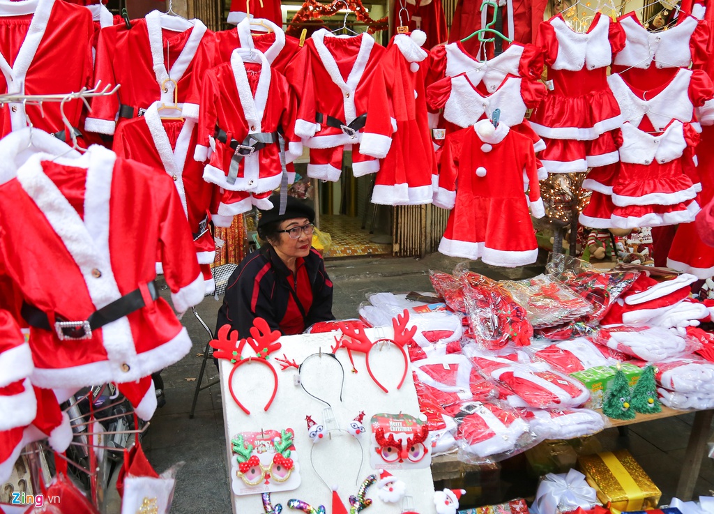 Cay thong Noel tien trieu dat hang truoc le Giang sinh hinh anh 5 